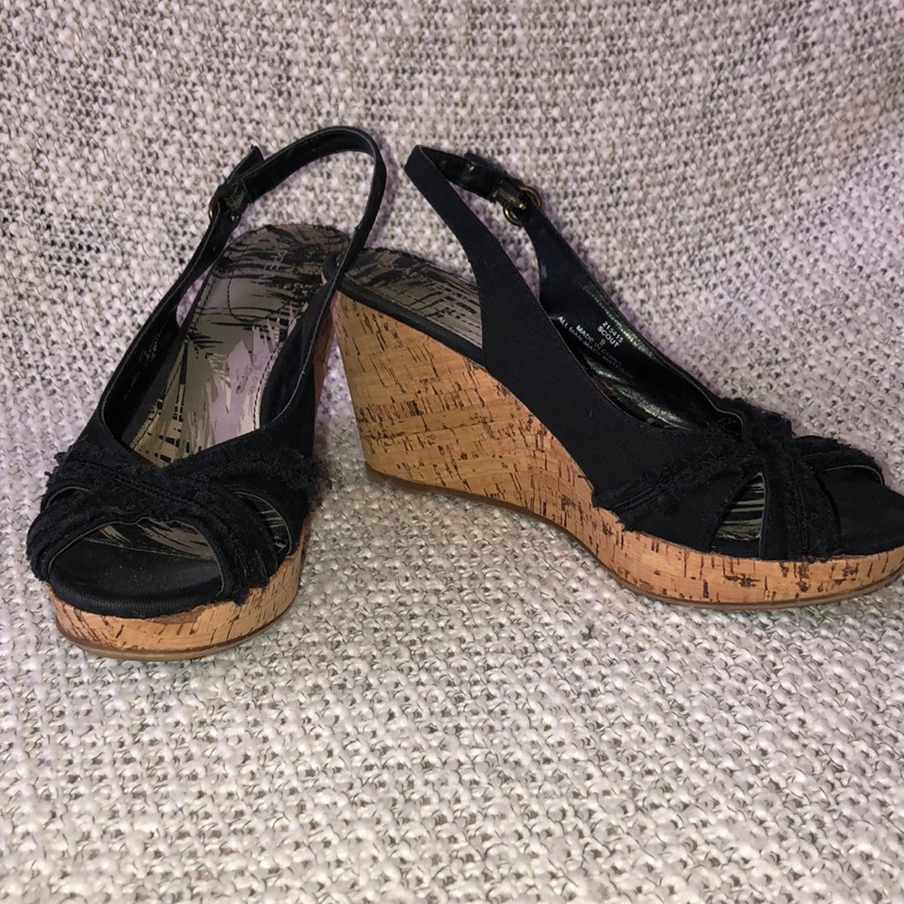 Black wedges